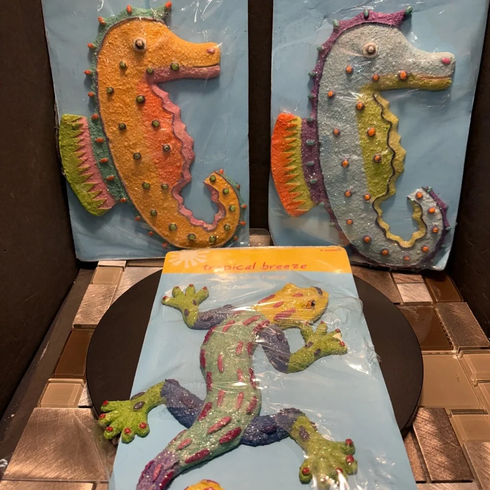 Vintage new in pack 2 Colorful Seahorse and Gecko Wall Decor glitter life